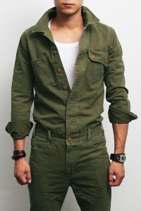 Militarne ubrania dla mężczyzn