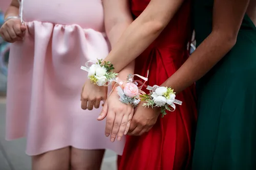 Elegancka stylizacja gościa weselnego