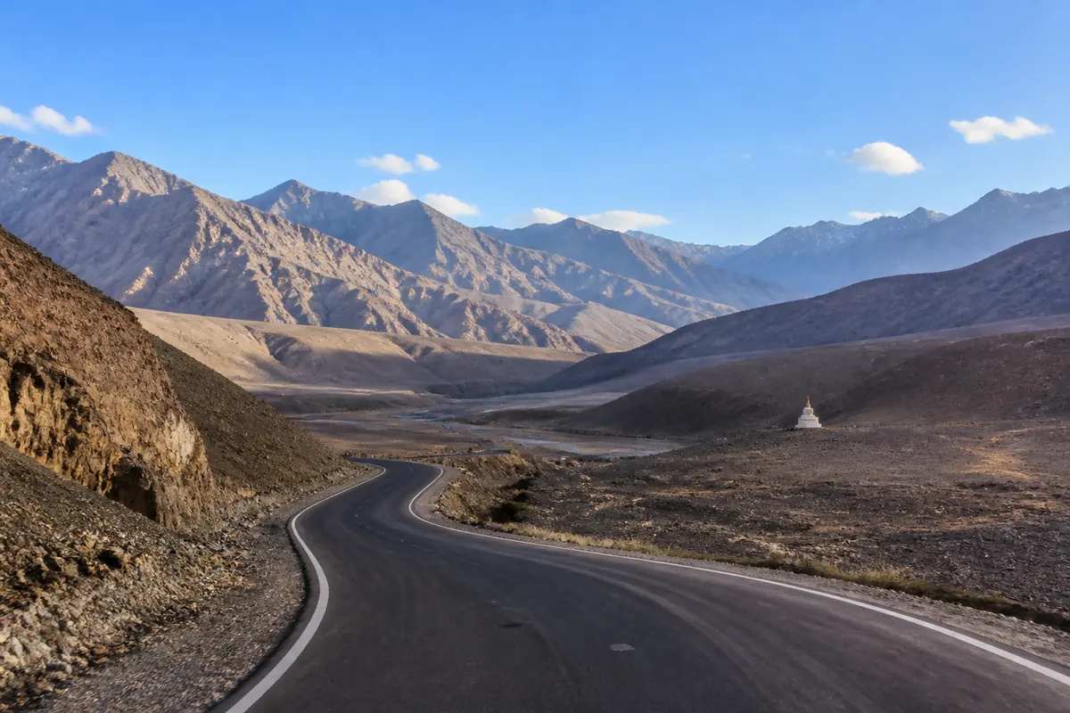 Ilustracja wysokogórskiej drogi przez Ladakh
